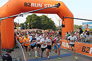 Start b2run 2013 um 19.30 Uhr (©Foto: MartiN Schmitz)